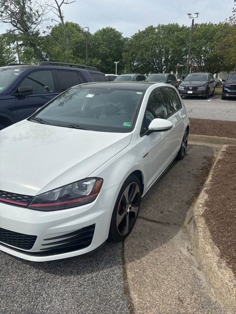 Used 2017 Volkswagen GTI SE FWD image 4