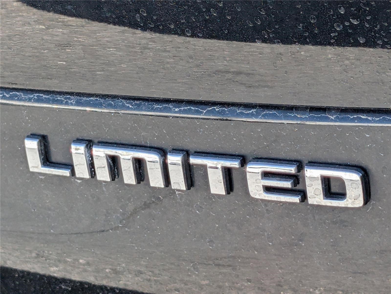 Used 2023 Jeep Grand Cherokee L Limited AWD/4WD image 9