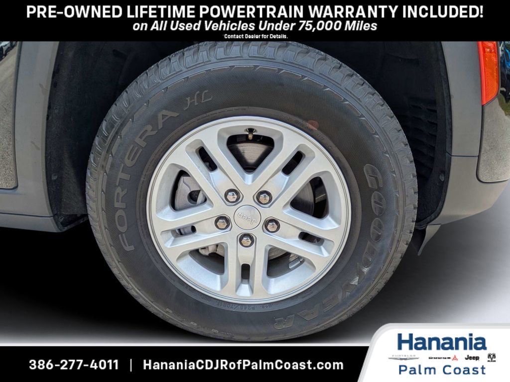 Used 2023 Jeep Grand Cherokee Laredo AWD/4WD image 10