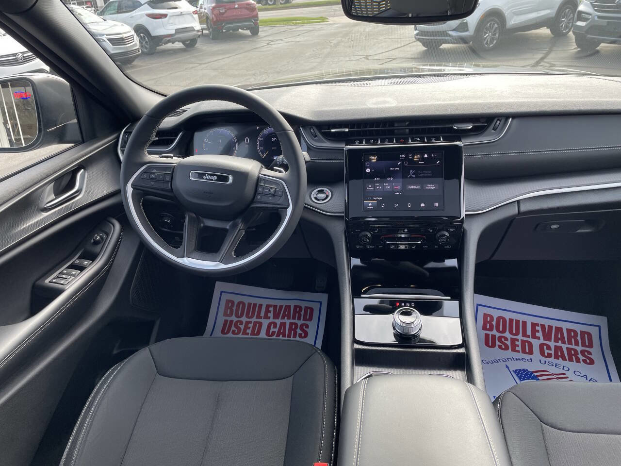 Used 2024 Jeep Grand Cherokee L Laredo w/ Luxury Tech Group I AWD/4WD image 3