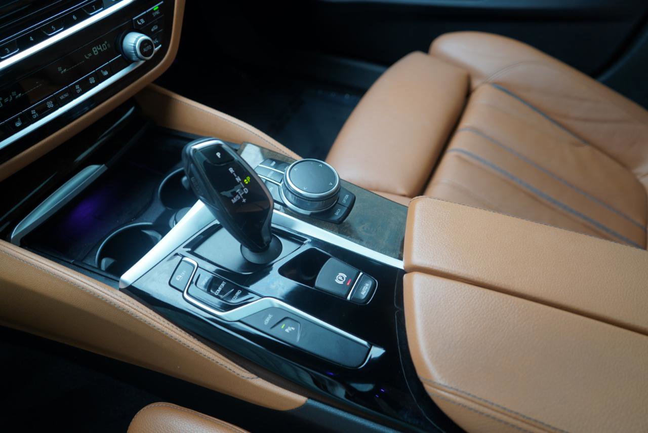 Used 2018 BMW 530e xDrive image 40