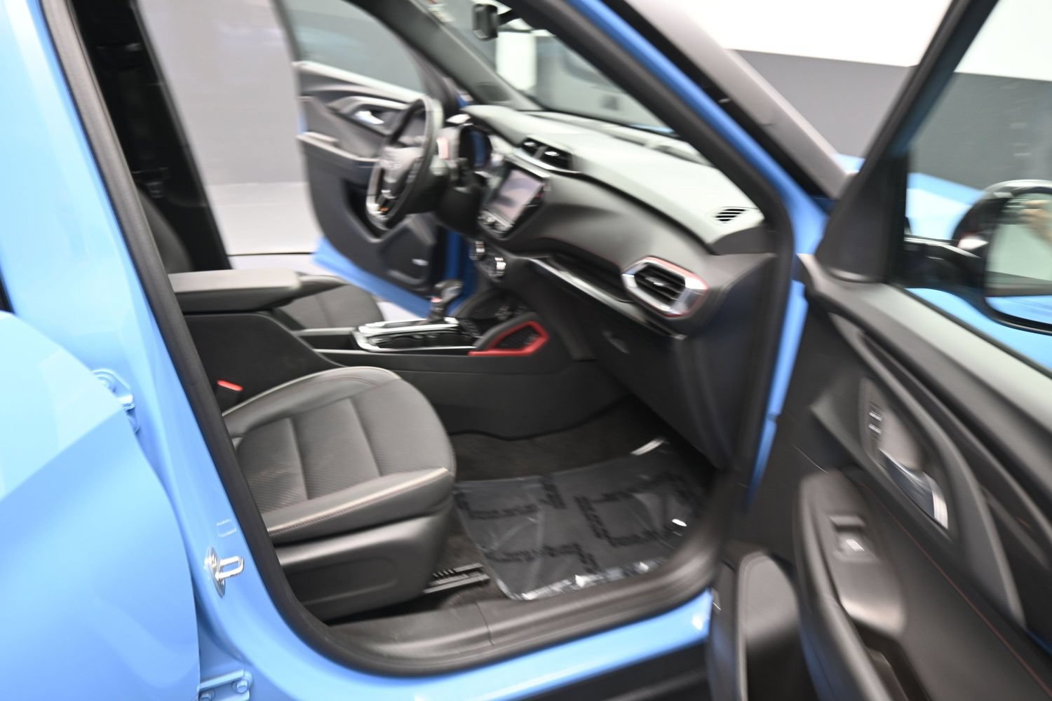 Used 2023 Chevrolet TrailBlazer RS w/ Sun and Liftgate Package FWD image 20