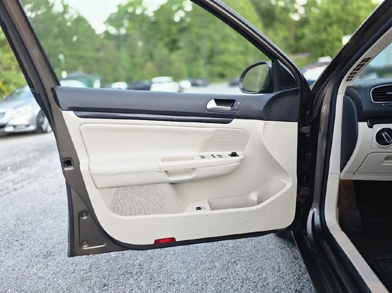 Used 2014 Volkswagen Jetta TDI image 19