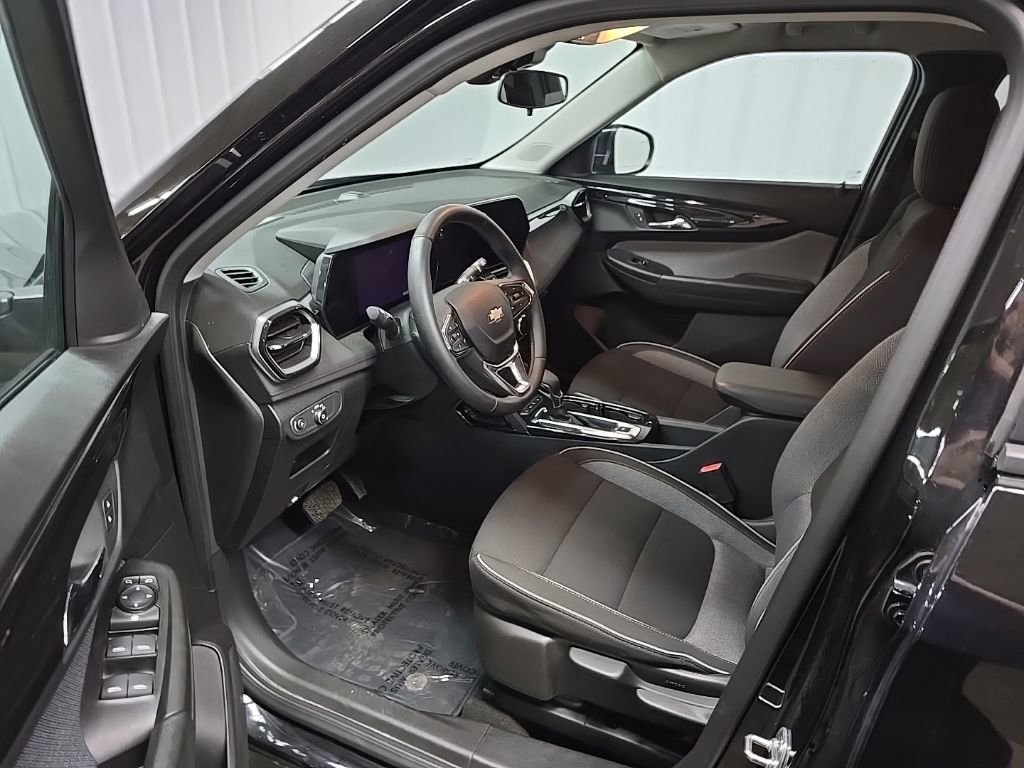 Used 2024 Chevrolet TrailBlazer LT w/ LT Cold Weather Package AWD/4WD image 28