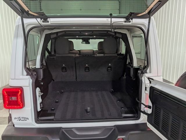 Used 2025 Jeep Wrangler Unlimited Sahara w/ Safety Group AWD/4WD image 22