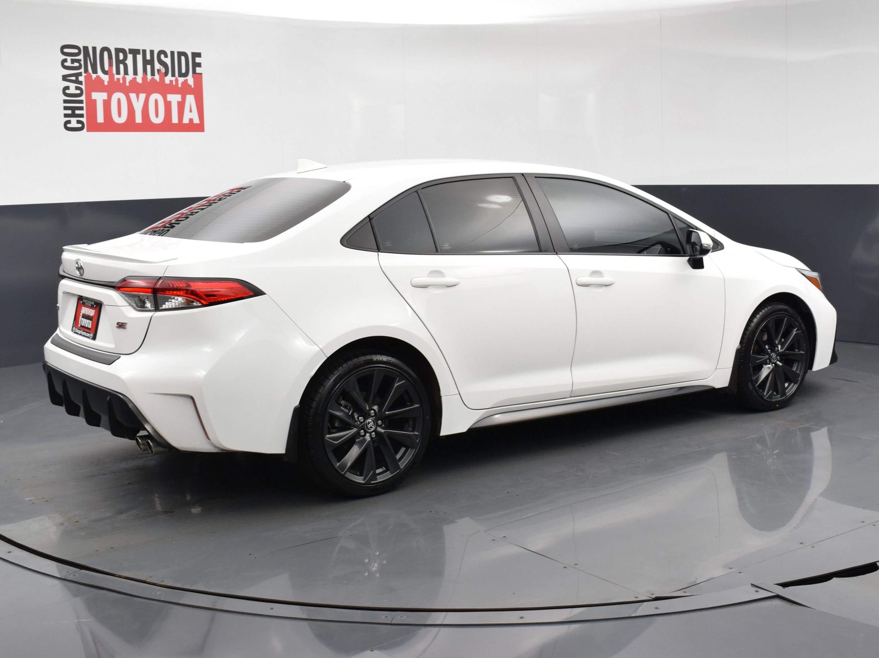 Used 2023 Toyota Corolla SE w/ Carpet Mat Package (TMS) FWD image 4