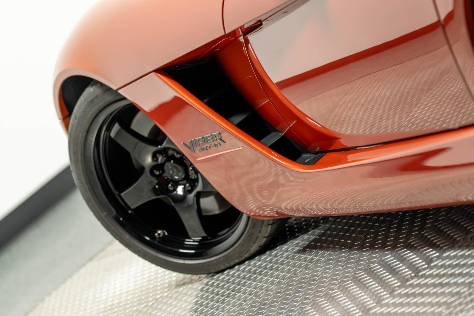 Used 2005 Dodge Viper SRT-10 w/ Copperhead Edition Group RWD image 49