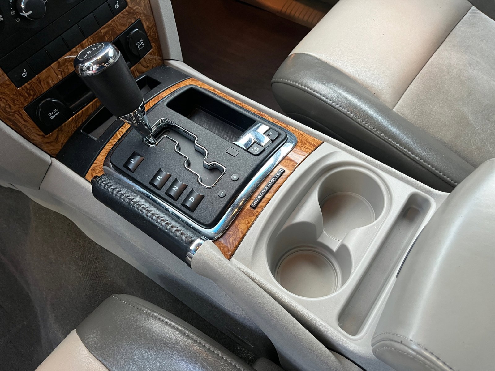 Used 2010 Jeep Grand Cherokee Limited w/ Trailer Tow Group IV image 23