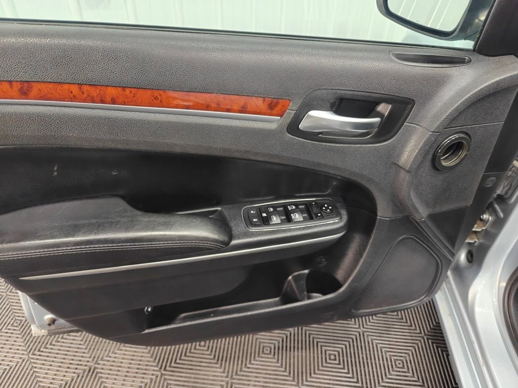 Used 2013 Chrysler 300 w/ Driver Convenience Group image 49