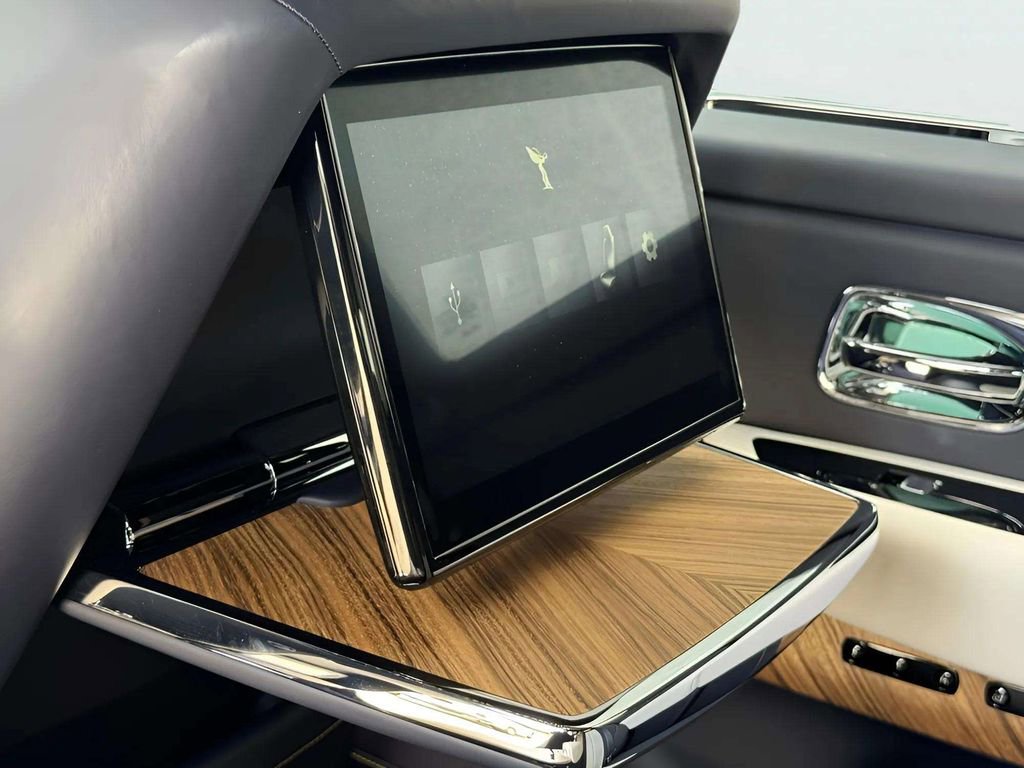 New 2025 Rolls-Royce Cullinan image 9