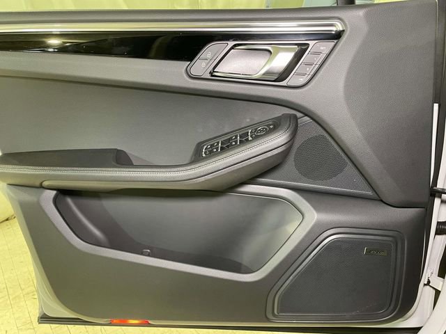 New 2026 Porsche Macan image 36