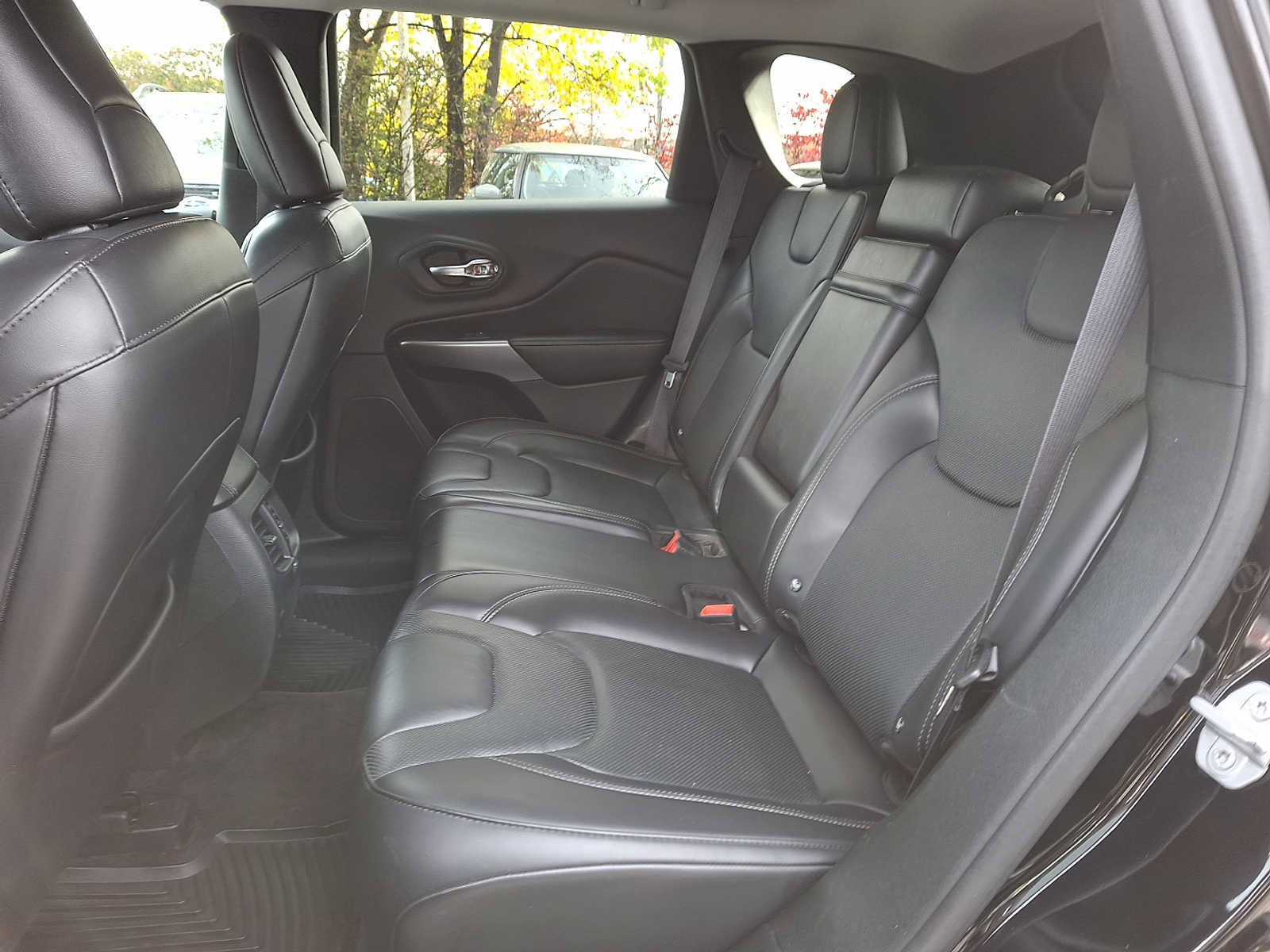 Used 2019 Jeep Cherokee Limited image 8