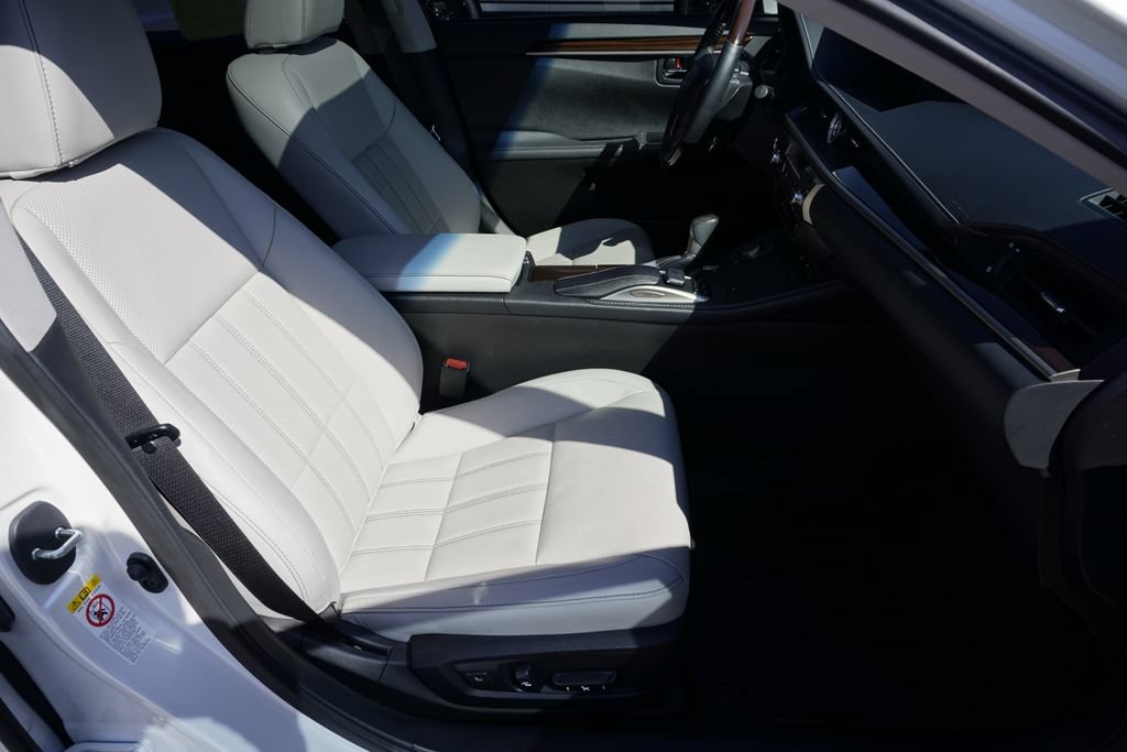Used 2017 Lexus ES 350 w/ Luxury Package FWD image 23