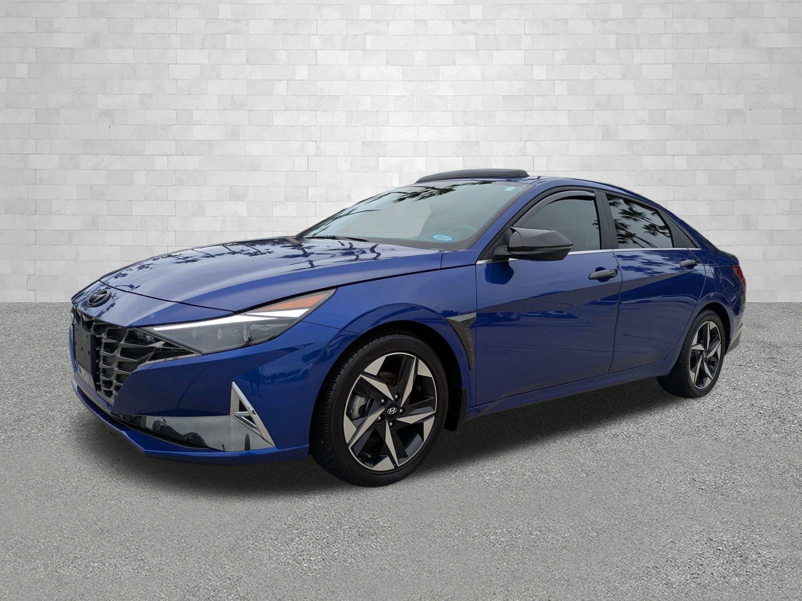 Certified 2023 Hyundai Elantra Limited w/ Preferred Accessory Package FWD image 5
