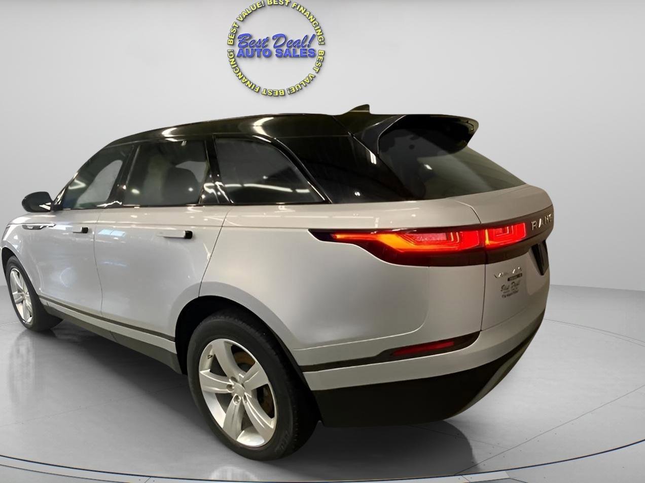 Used 2018 Land Rover Range Rover Velar S image 4