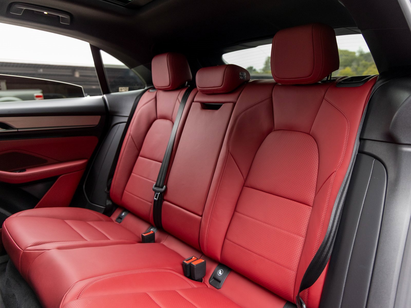 Certified 2024 Porsche Macan 4 Electric image 40