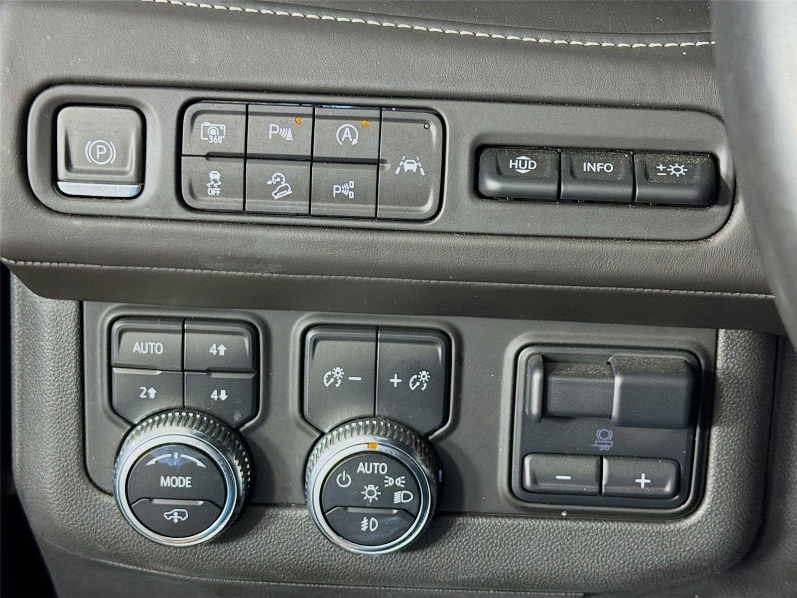 Certified 2023 GMC Yukon Denali Ultimate AWD/4WD image 10