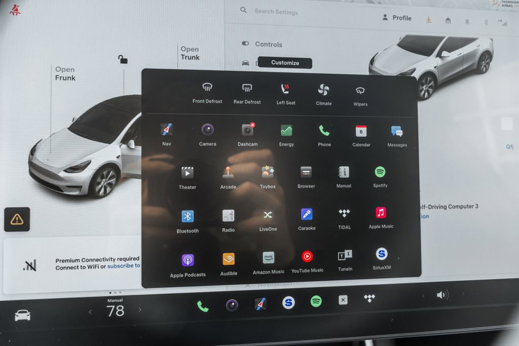 Used 2021 Tesla Model Y Long Range image 8