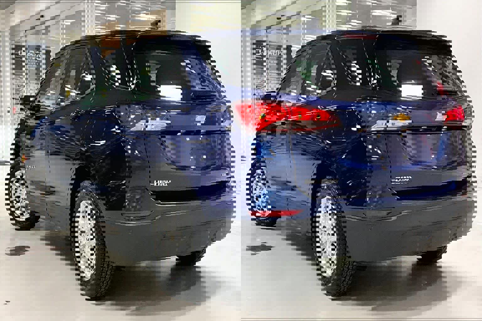 Used 2023 Chevrolet Equinox LS image 4