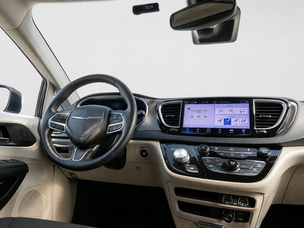 Used 2022 Chrysler Pacifica Touring-L FWD image 29