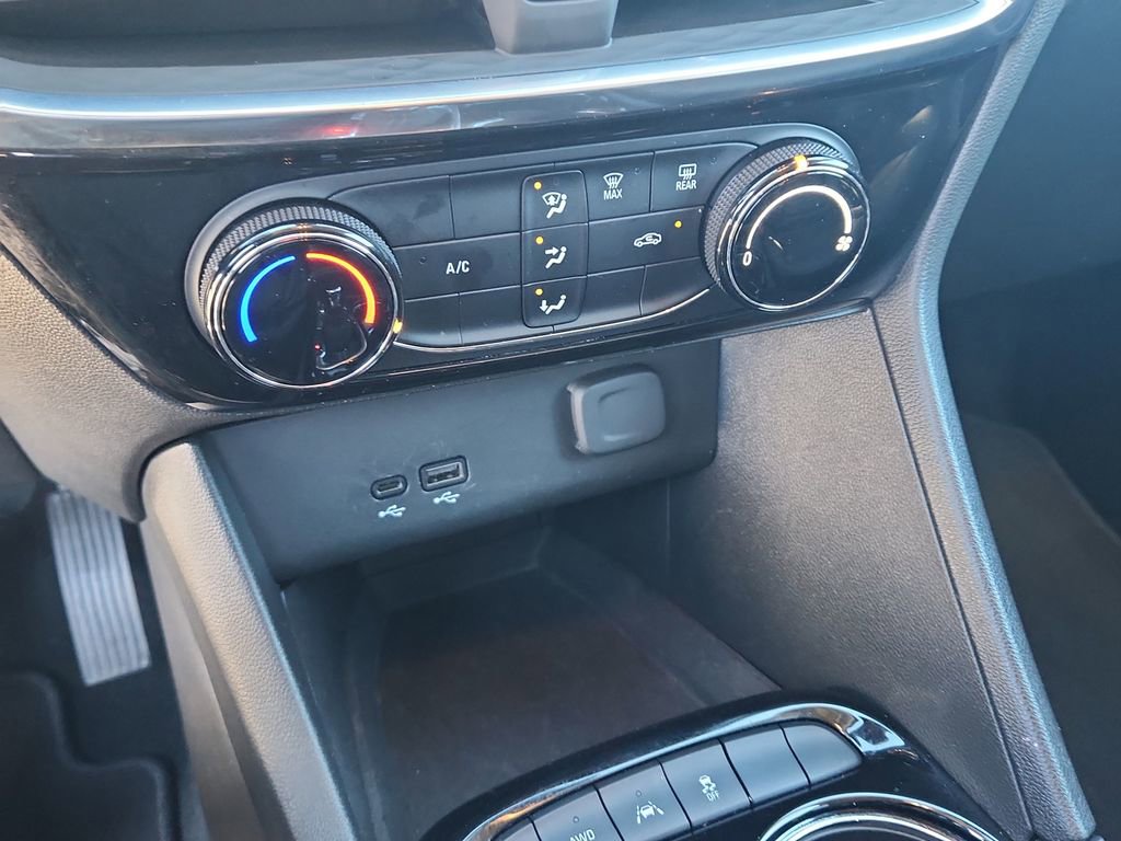 Used 2024 Buick Encore GX Sport Touring image 25