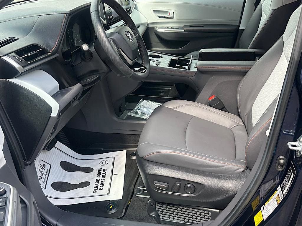 Certified 2022 Toyota Sienna XSE AWD/4WD image 13
