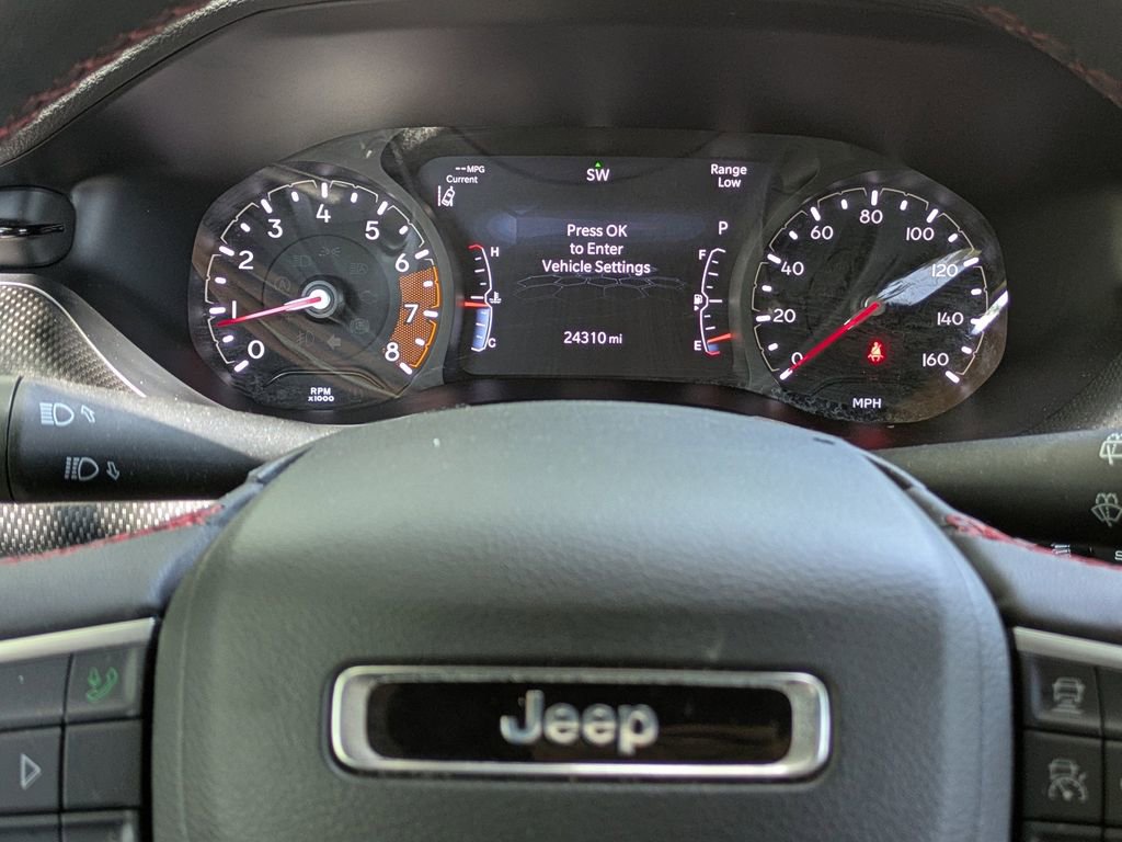 Used 2025 Jeep Compass Trailhawk AWD/4WD image 25