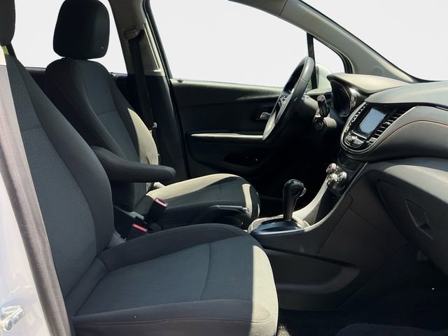 Used 2022 Chevrolet Trax LS w/ Tint and Cruise Package AWD/4WD image 16
