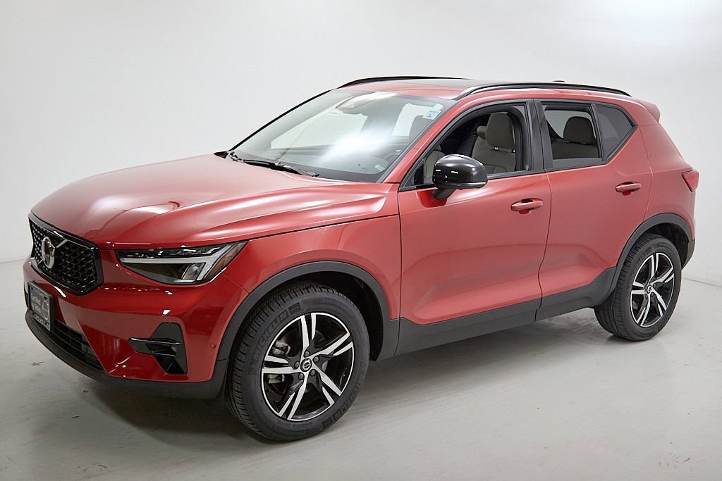 Certified 2023 Volvo XC40 B5 Plus w/ Driver Assist Package image 6