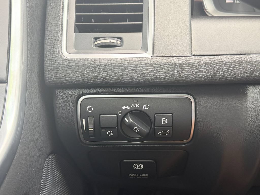 Used 2014 Volvo XC60 T6 R-Design AWD/4WD image 23
