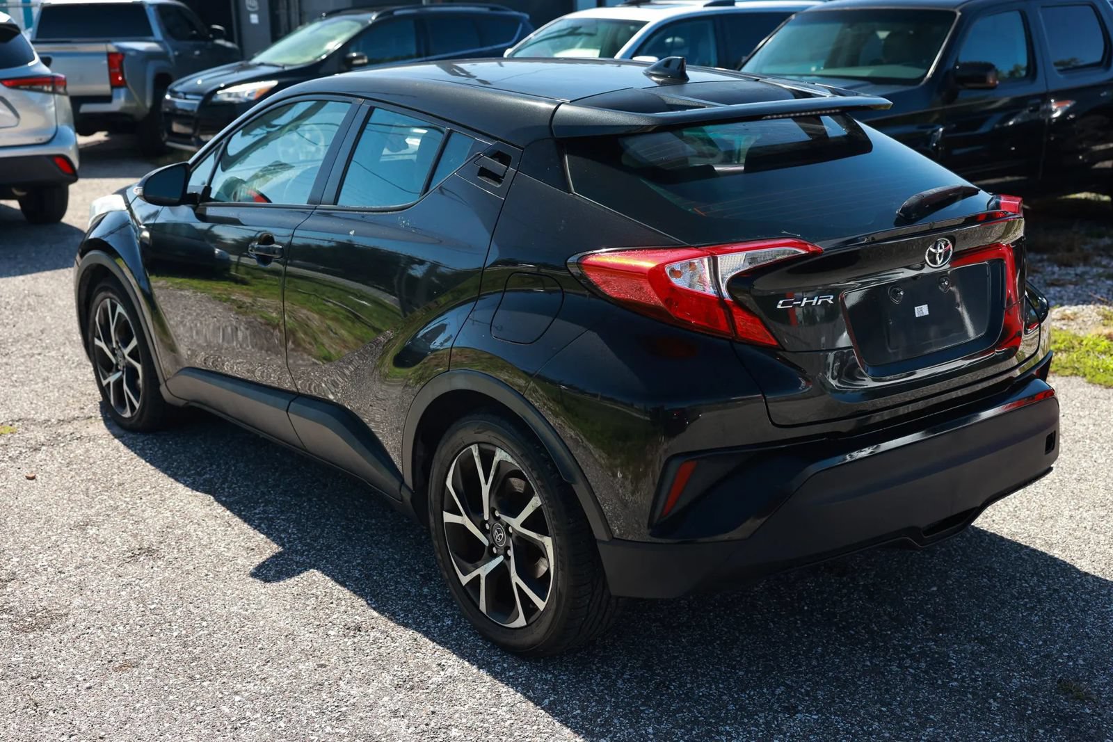 Used 2018 Toyota C-HR XLE FWD image 3