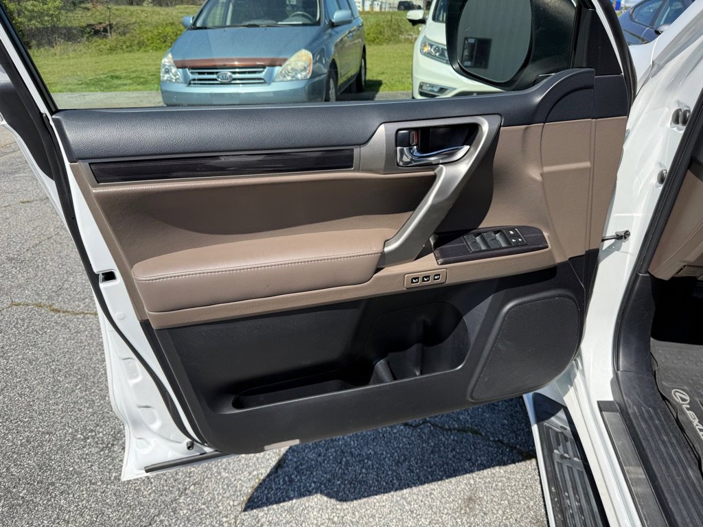 Used 2020 Lexus GX 460 Premium w/ Premium Package image 13