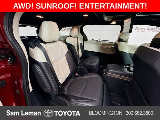 Used 2025 Toyota Sienna Platinum image 31