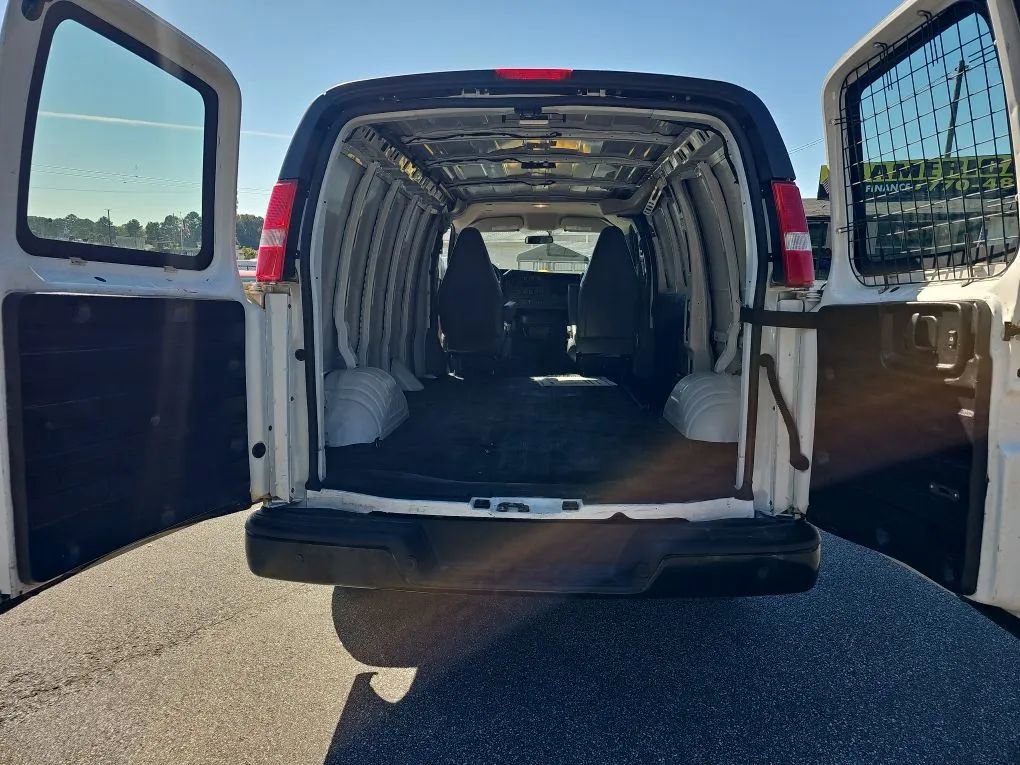 Used 2023 GMC Savana 2500 w/ Driver Convenience Package image 12