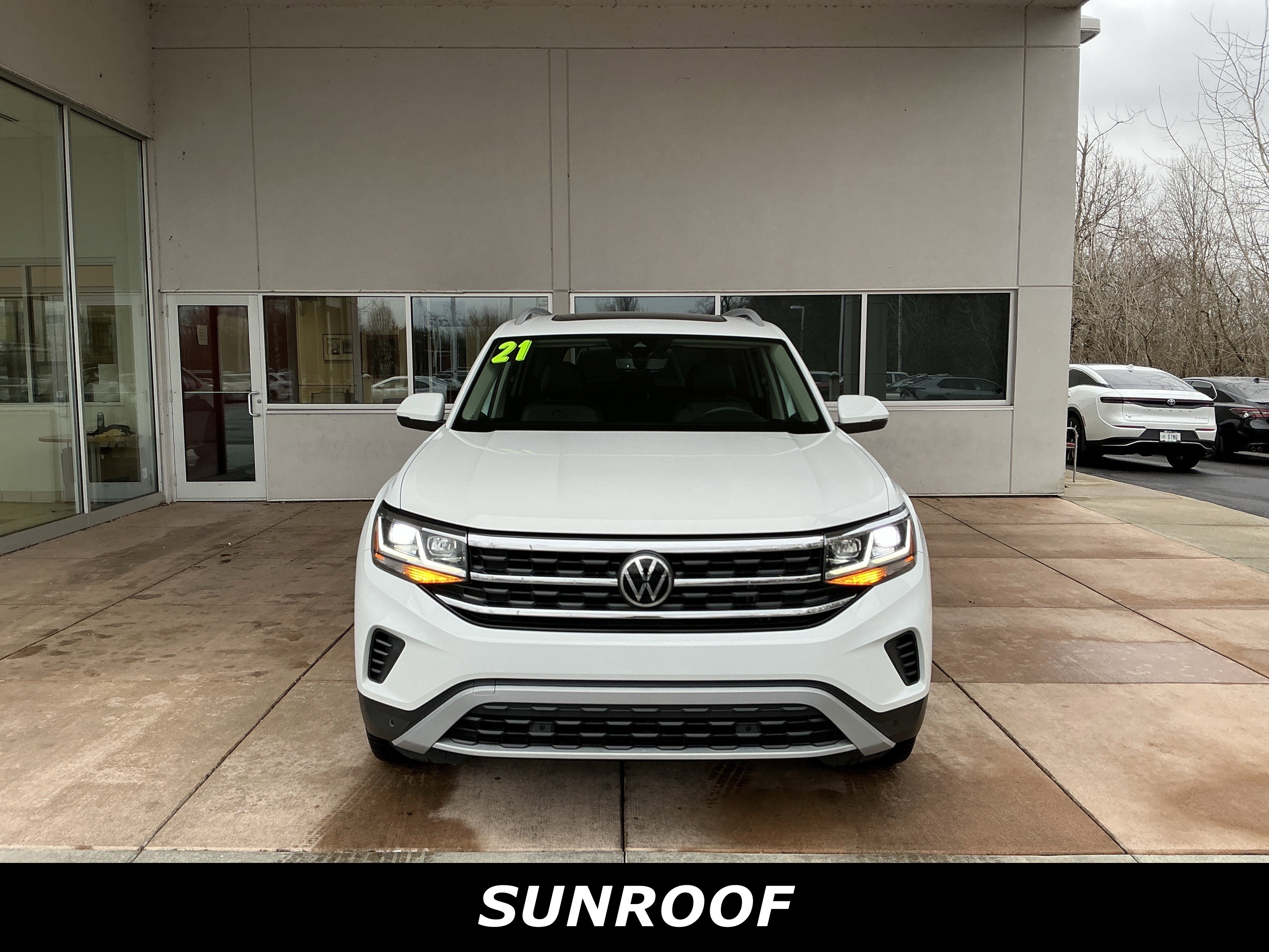 Used 2021 Volkswagen Atlas SEL image 2