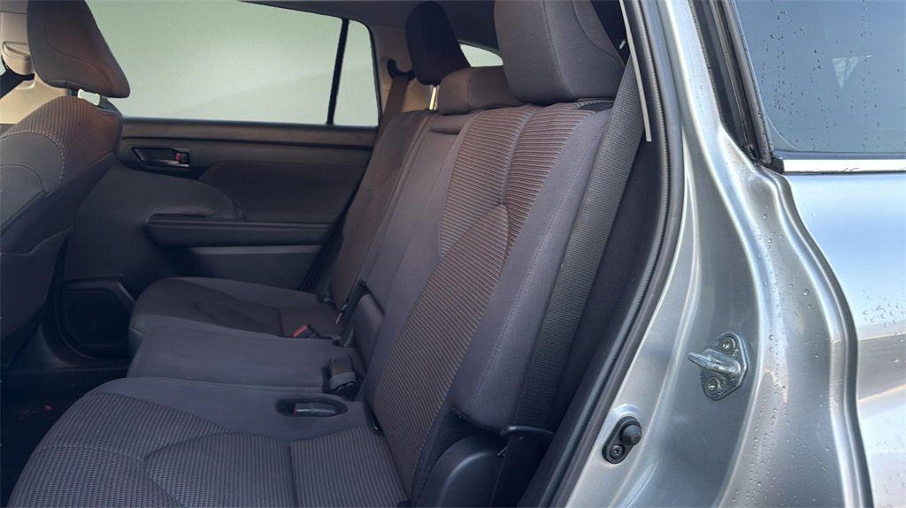 Used 2024 Toyota Highlander LE image 12