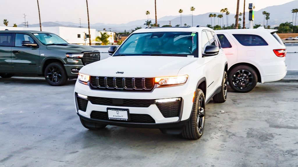 New 2026 Jeep Grand Cherokee Limited w/ Limited Altitude Package image 3