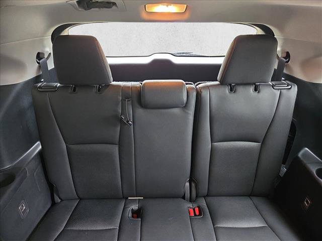 Used 2024 Toyota Highlander LE FWD image 17