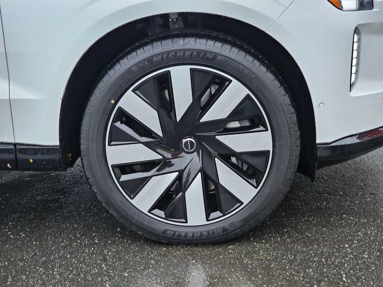 New 2025 Volvo EX90 Plus w/ Protection Package Premier AWD/4WD image 9