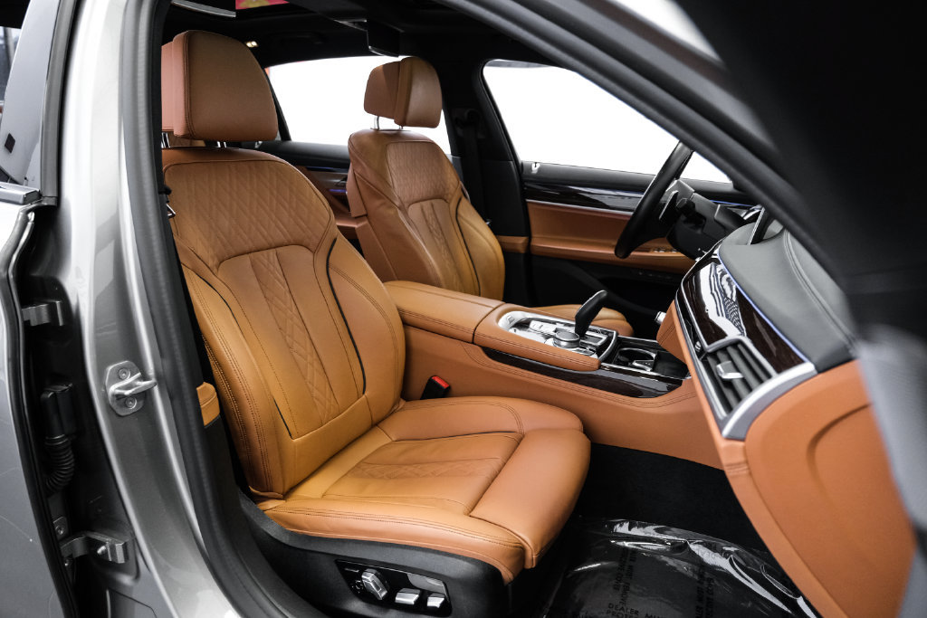 Used 2021 BMW 750i xDrive w/ M Sport Package AWD/4WD image 33