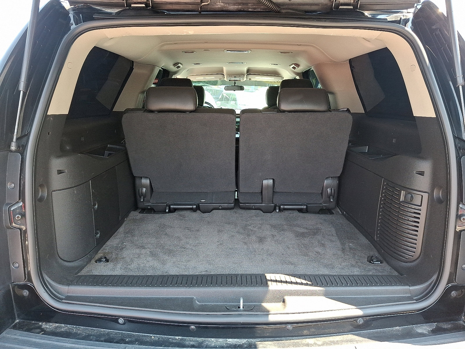 Used 2011 Chevrolet Suburban 2500 LT w/ Snow Plow Prep Package image 30