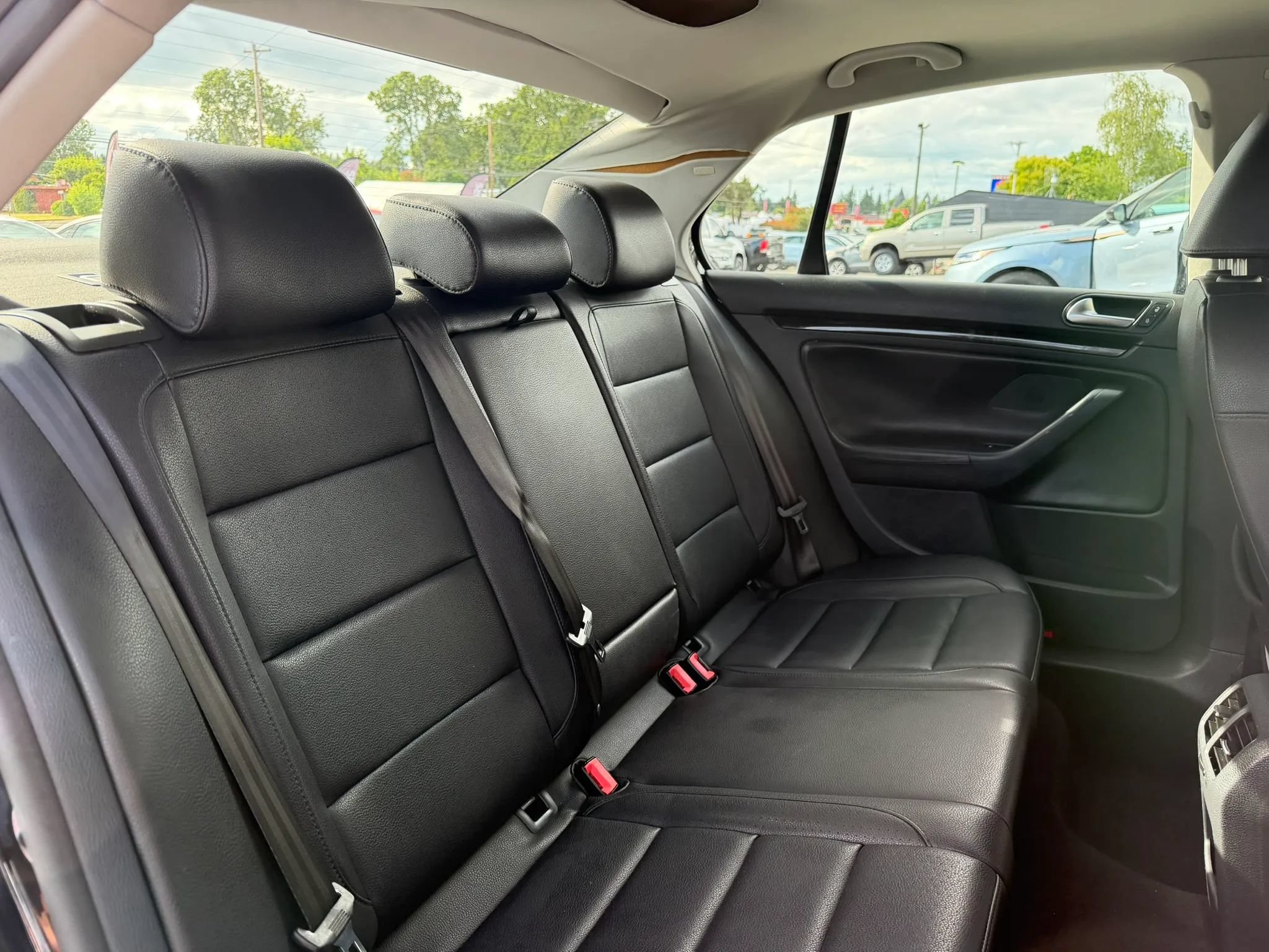 Used 2010 Volkswagen Jetta Wolfsburg Edition FWD image 22