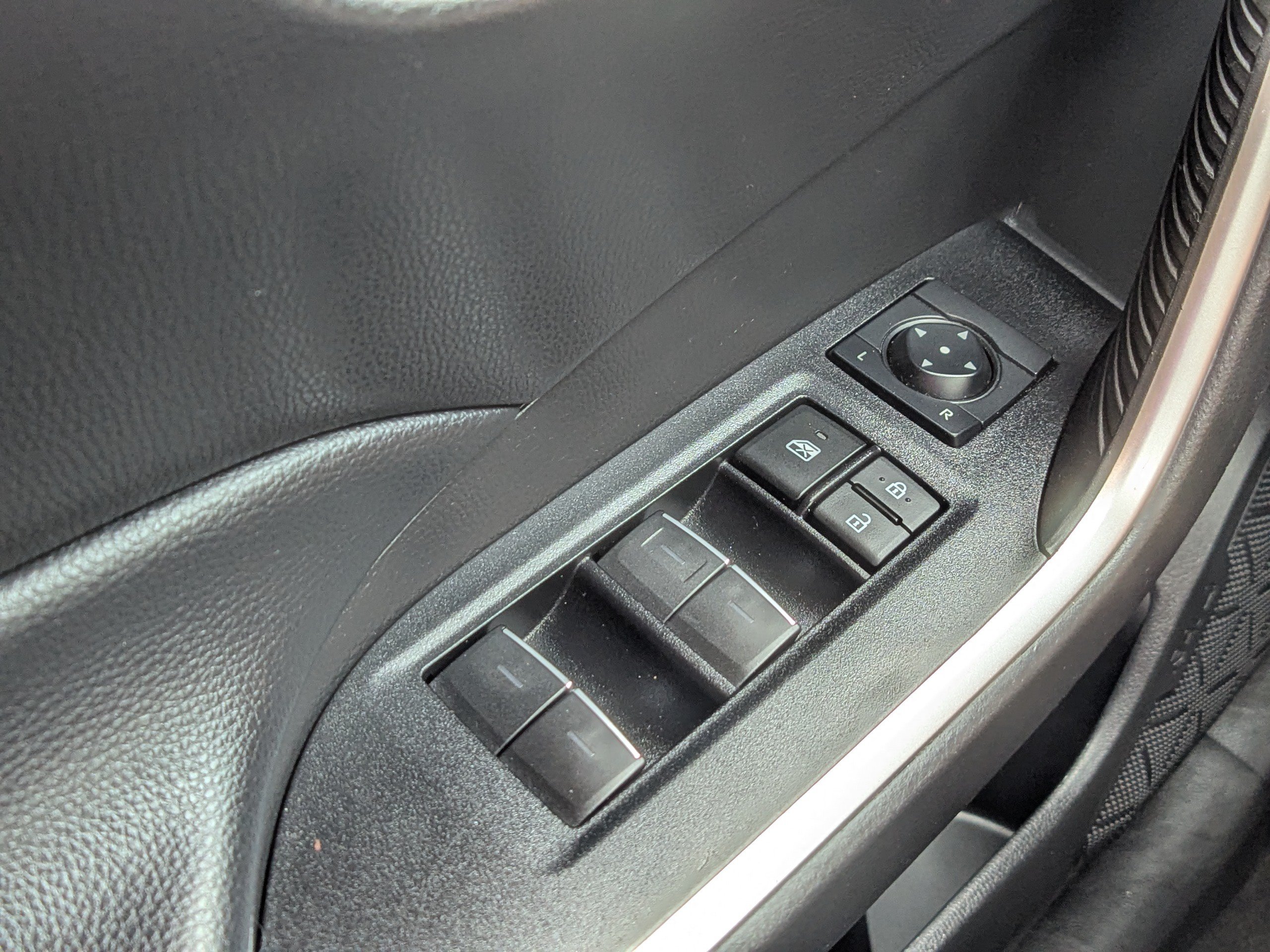 Used 2023 Toyota RAV4 XLE FWD image 25