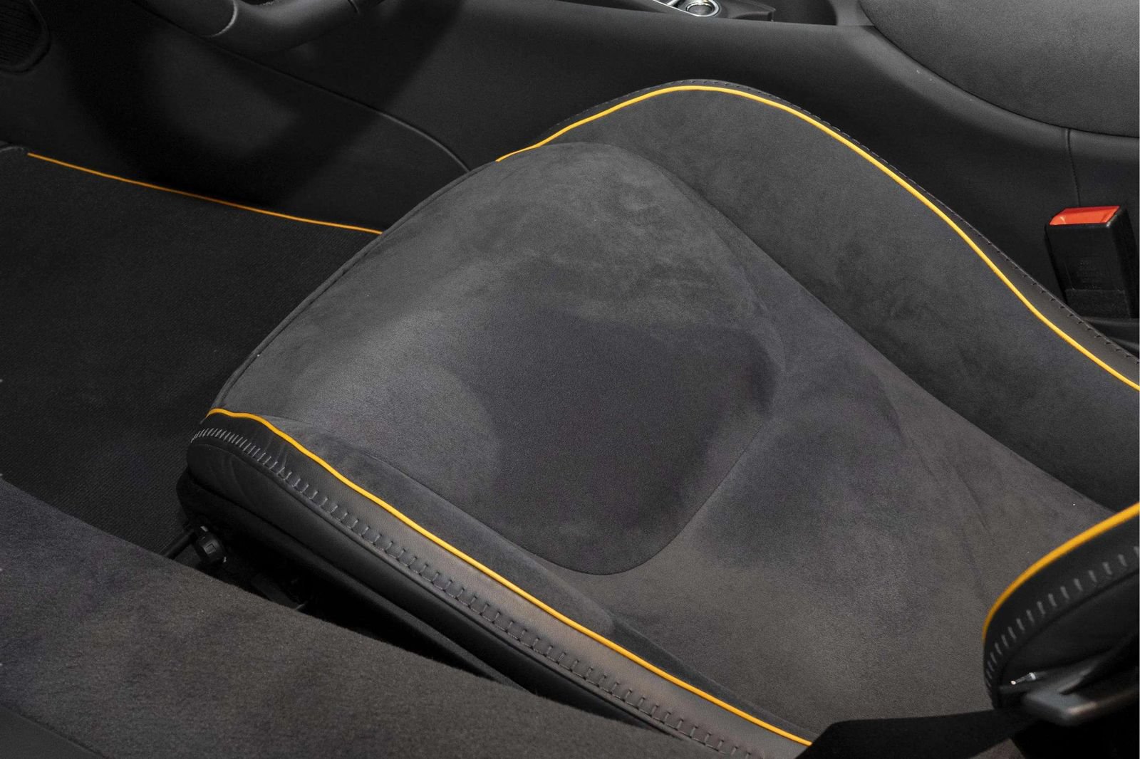 Used 2026 McLaren Artura Spider RWD image 20