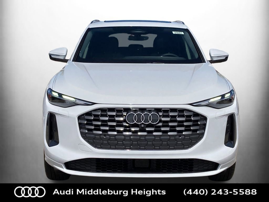 Used 2025 Audi Q5 Premium w/ Convenience Package image 3