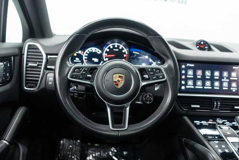 Used 2023 Porsche Cayenne Platinum Edition image 17