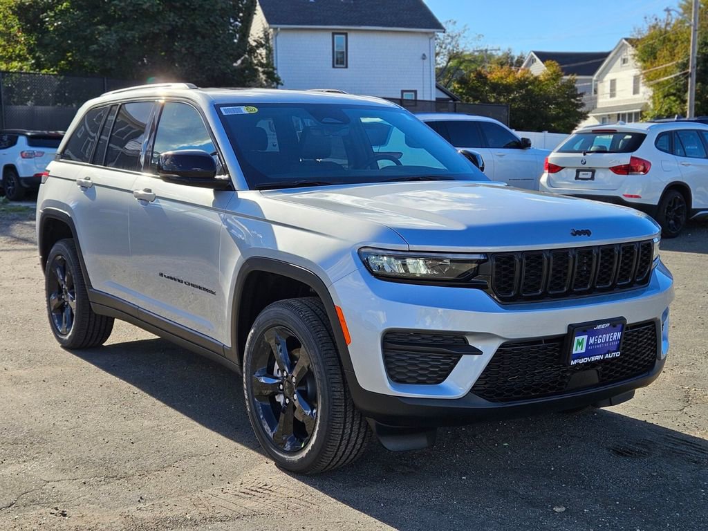 New 2025 Jeep Grand Cherokee Altitude image 7