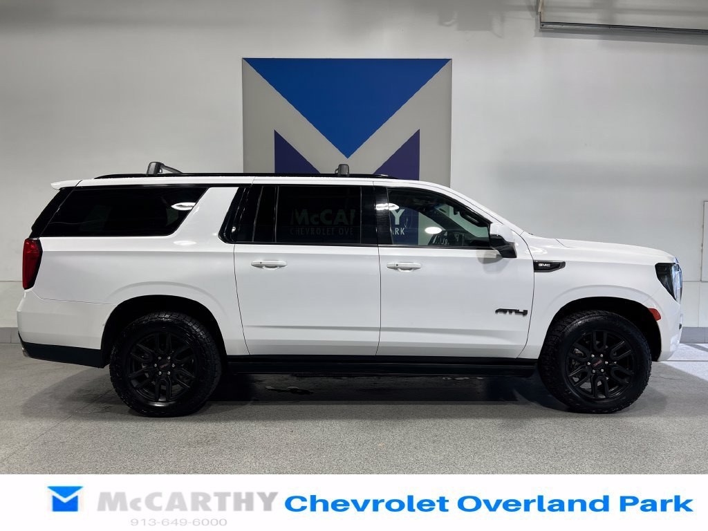 Used 2022 GMC Yukon XL AT4 AWD/4WD image 3