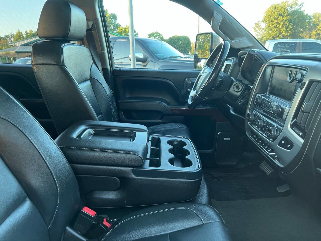 Used 2016 GMC Sierra 2500 SLT w/ Duramax Plus Package image 9