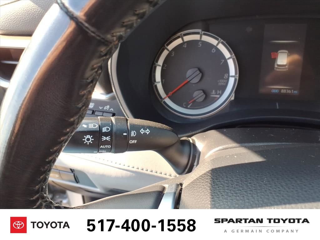 Used 2021 Toyota Highlander LE image 23